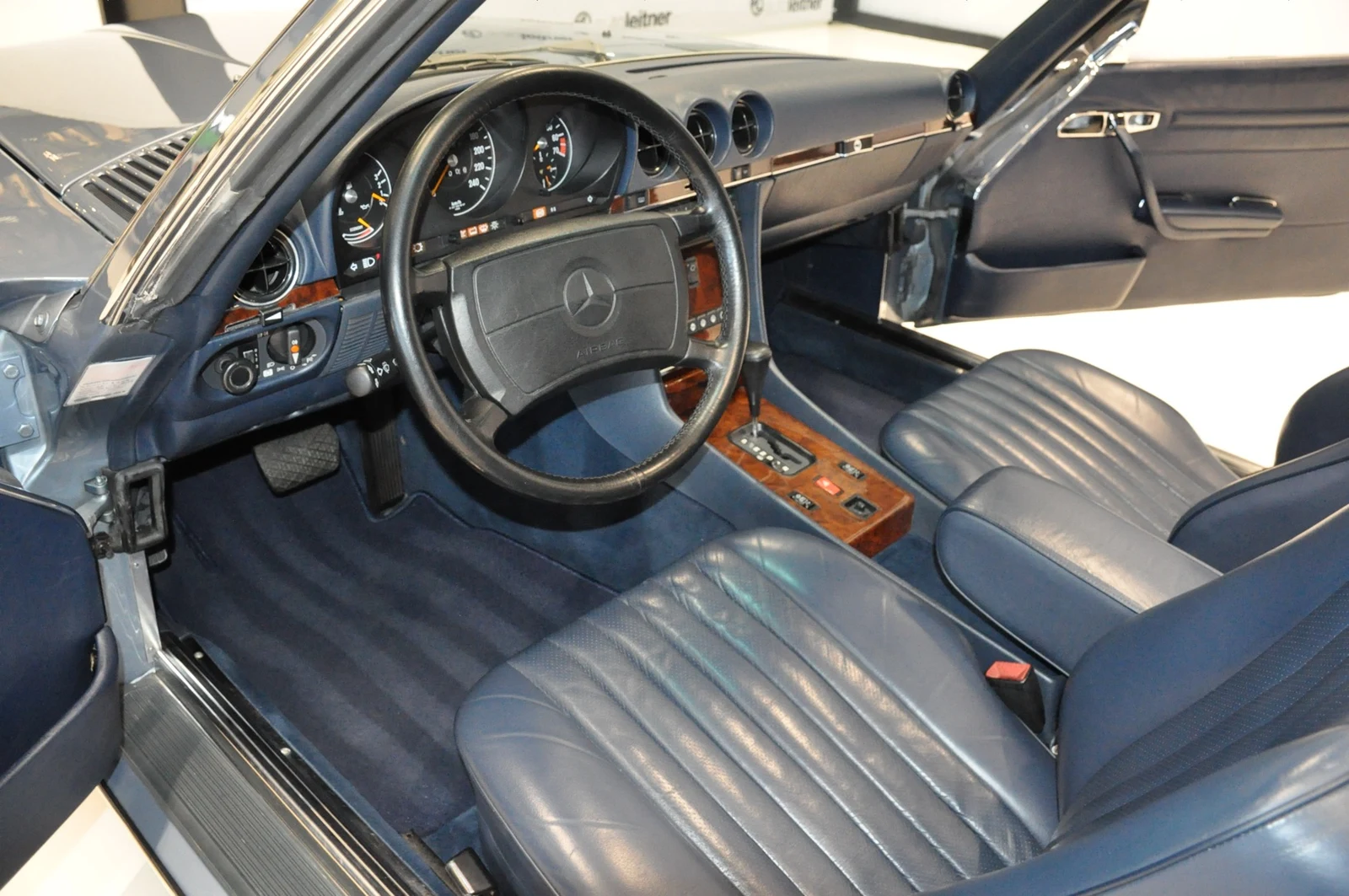 Mercedes-Benz 300 SL (R107), 2/10