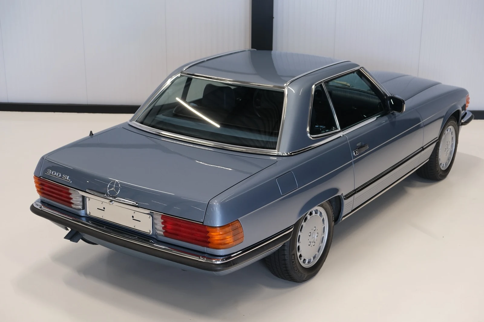 Mercedes-Benz 300 SL (R107), 3/10