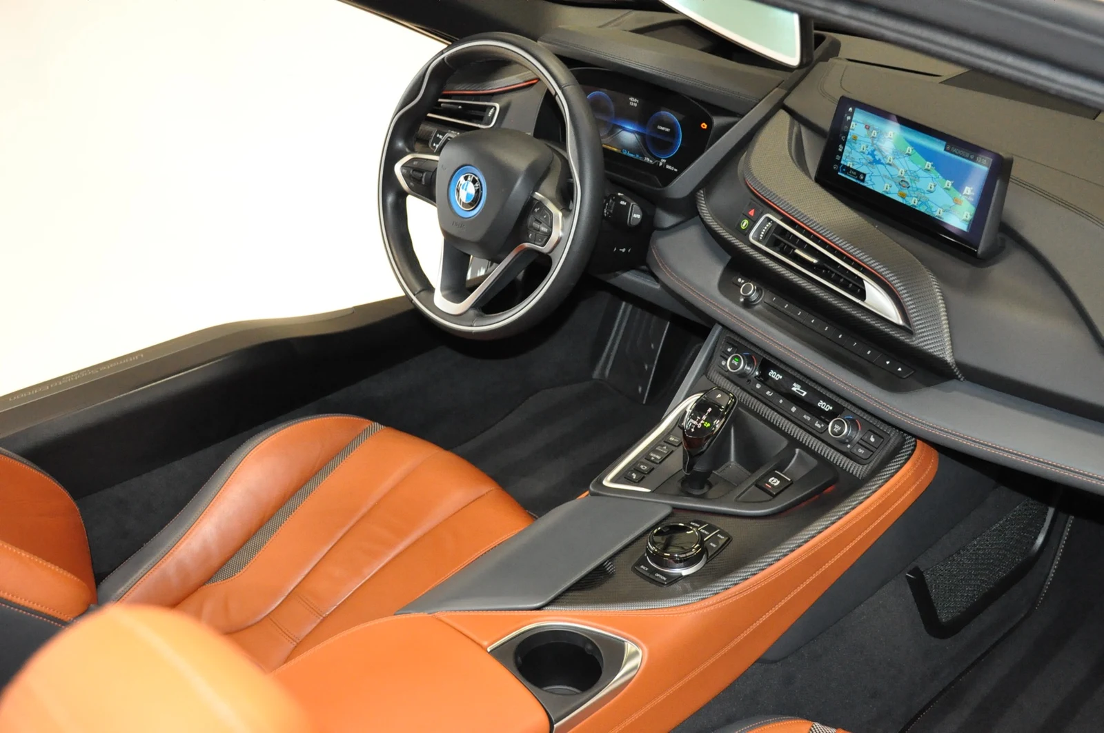 BMW i8 Roadster Ultimate Sophisto Edition, 4/10