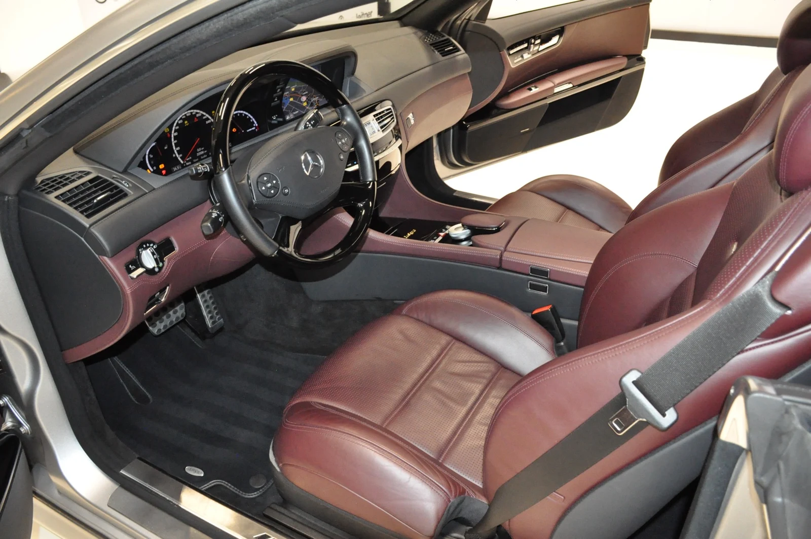 Mercedes-AMG CL 63 Designo (C216), 2/10