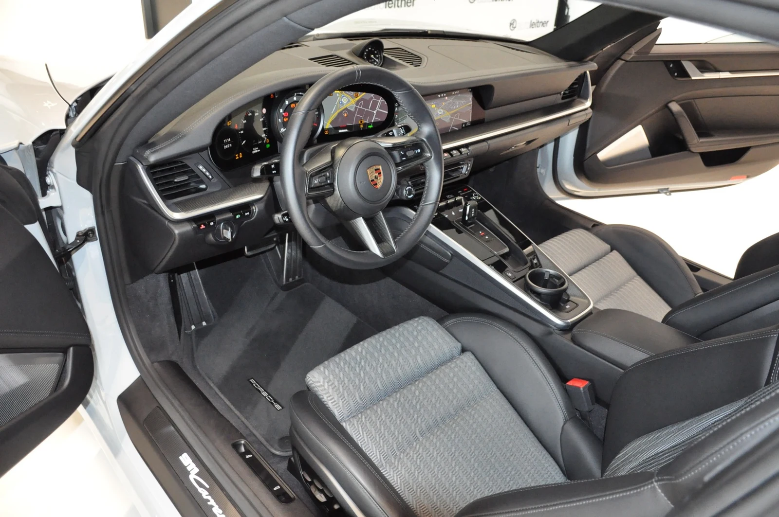 Porsche 911 Carrera 4S (992), 2/10