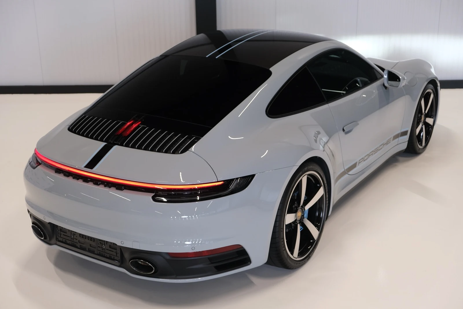 Porsche 911 Carrera 4S (992), 3/10