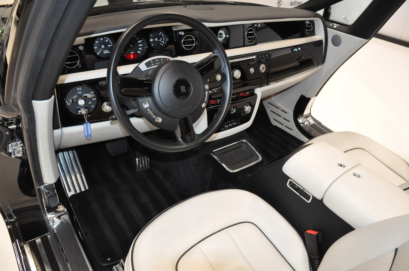 Rolls-Royce Phantom Drophead Coupé Series II, 2/10