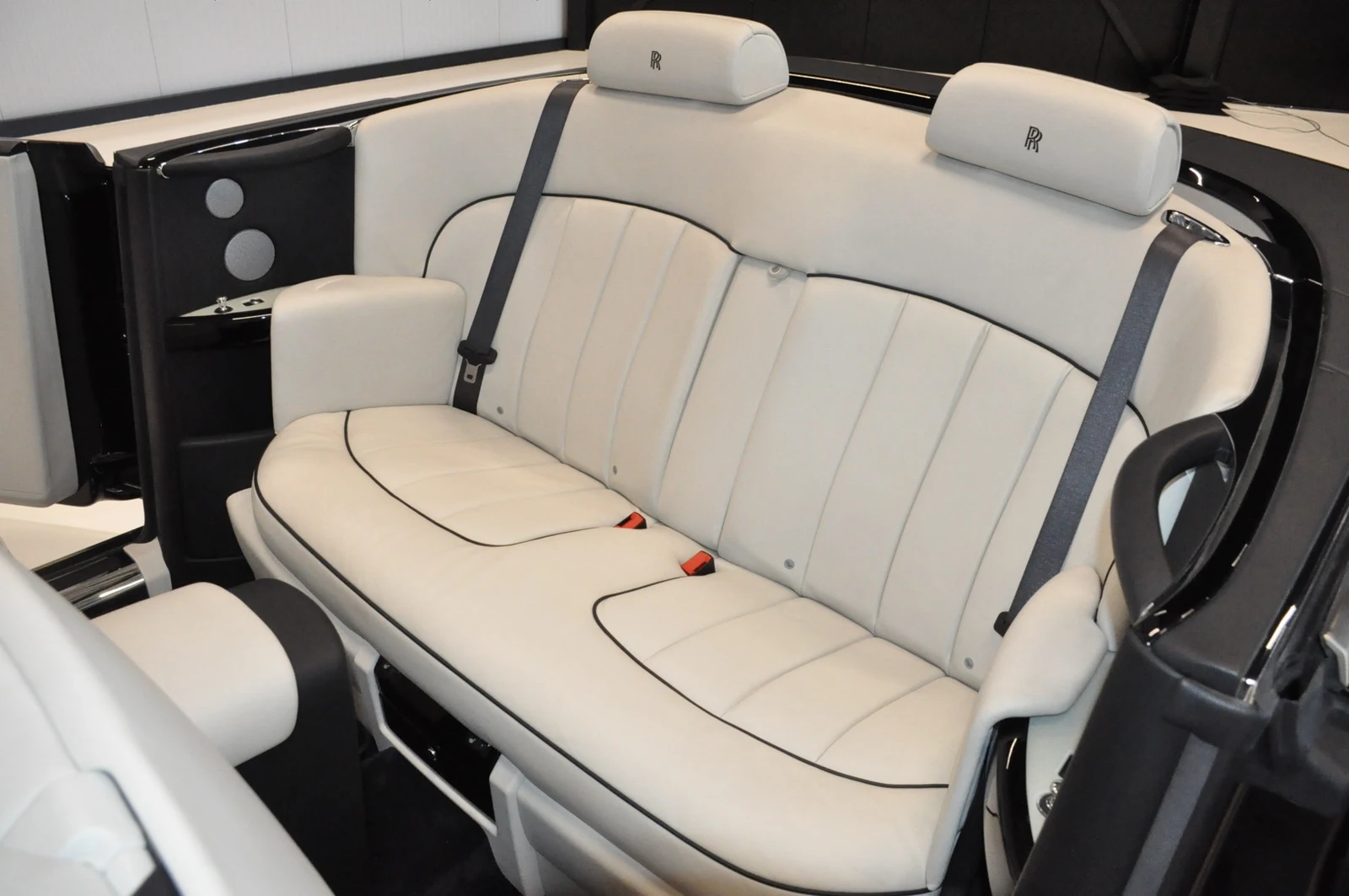 Rolls-Royce Phantom Drophead Coupé Series II, 6/10