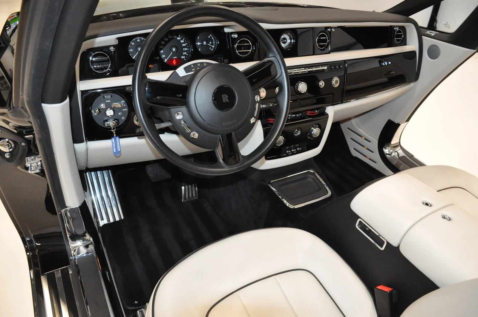Rolls-Royce Phantom Drophead Coupé Series II, 8/10
