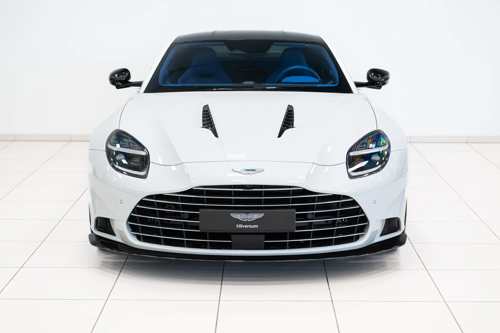 Aston Martin Vanquish, 2/10