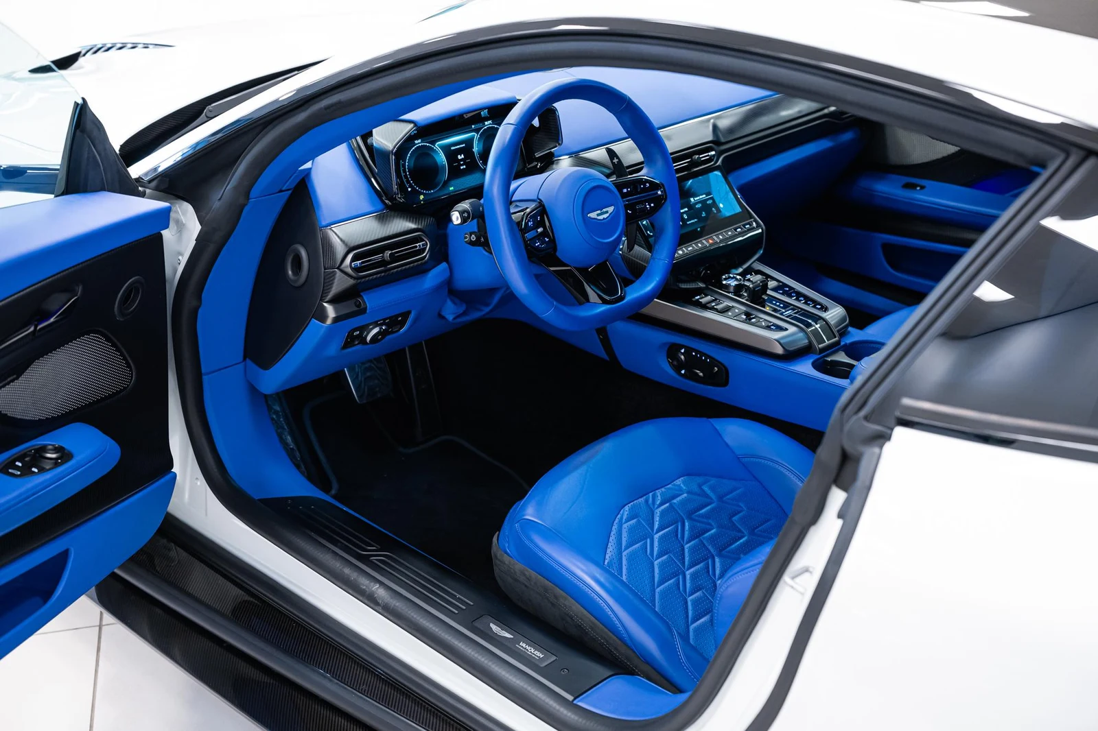 Aston Martin Vanquish, 5/10