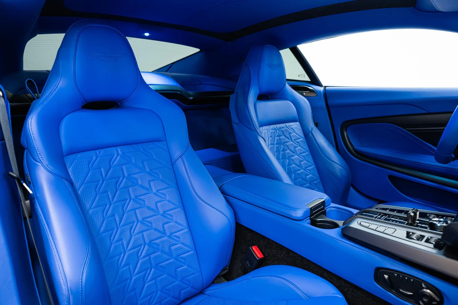 Aston Martin Vanquish, 8/10