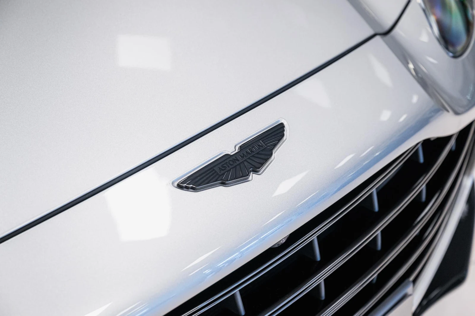 Aston Martin DBX 707, 3/10