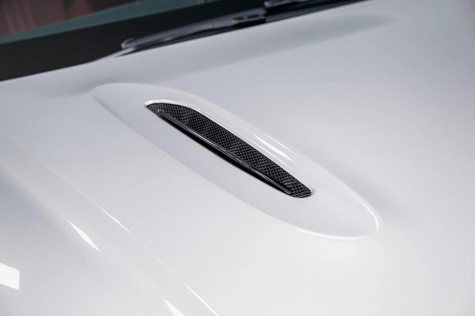 Aston Martin DBX 707, 4/10