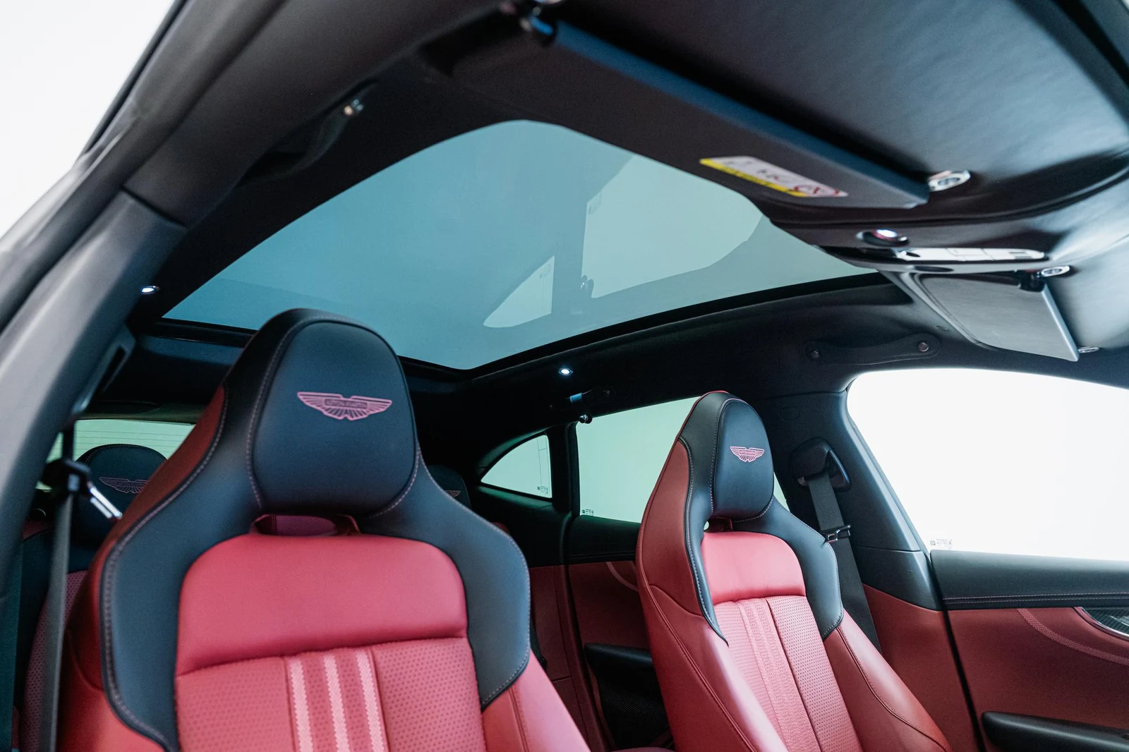 Aston Martin DBX 707, 8/10