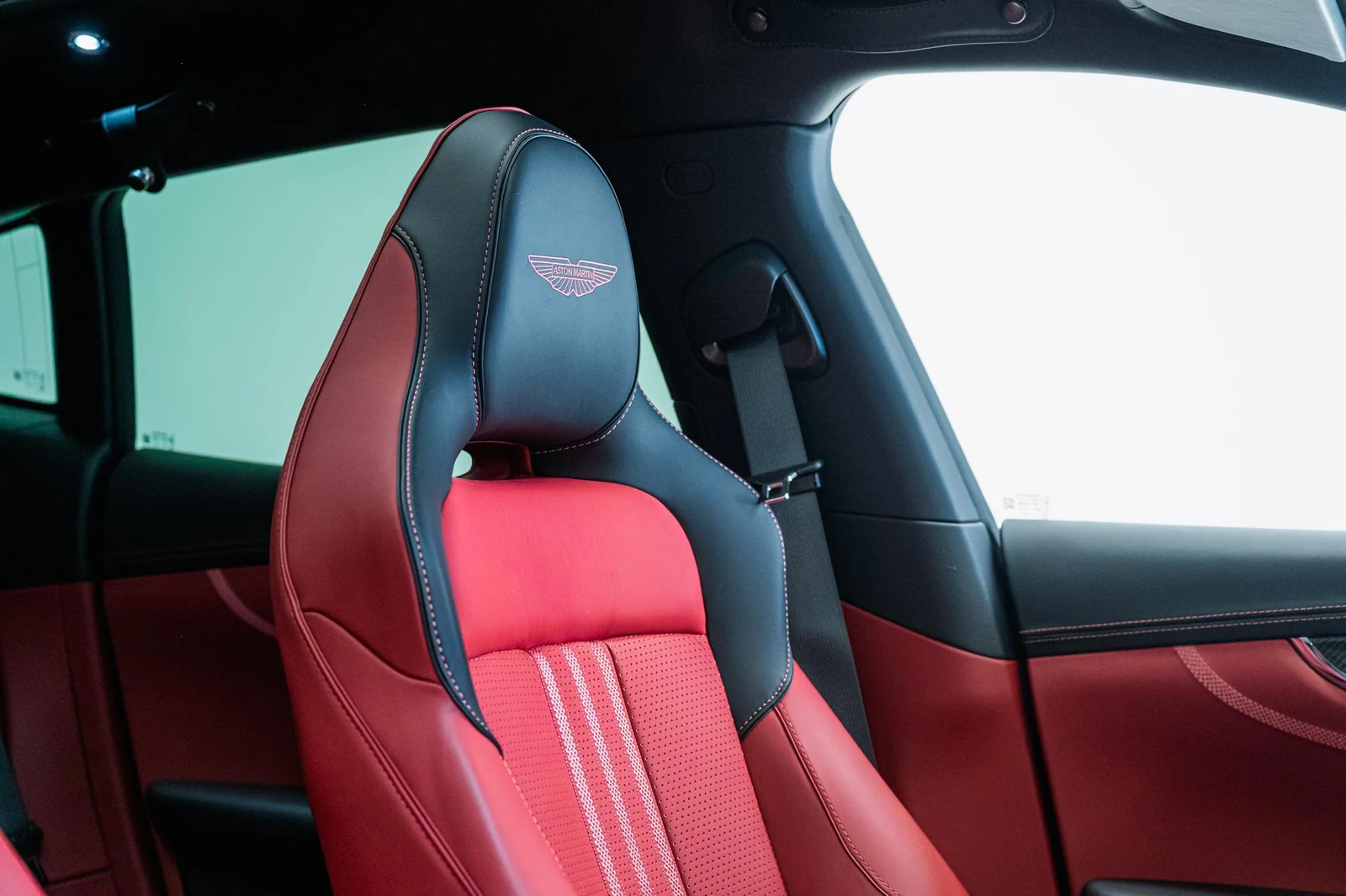 Aston Martin DBX 707, 9/10