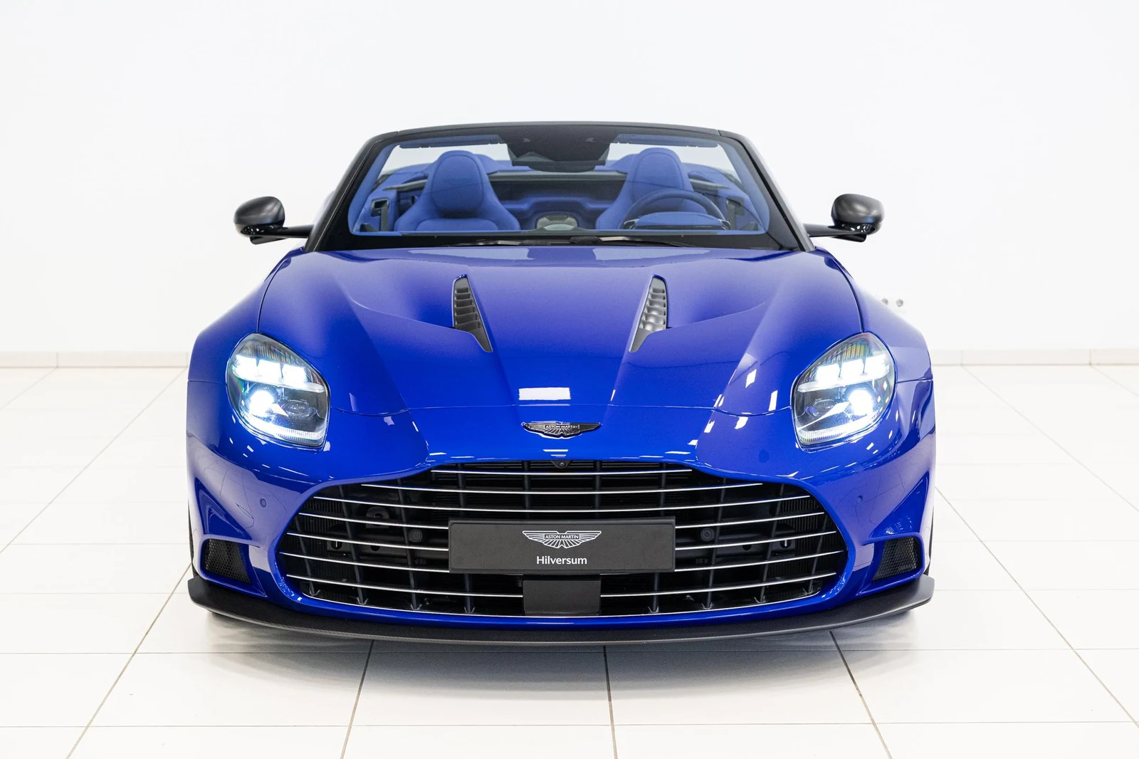Aston Martin Vanquish Volante, 2/10