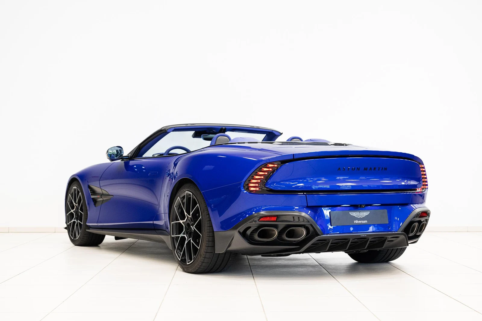 Aston Martin Vanquish Volante, 3/10