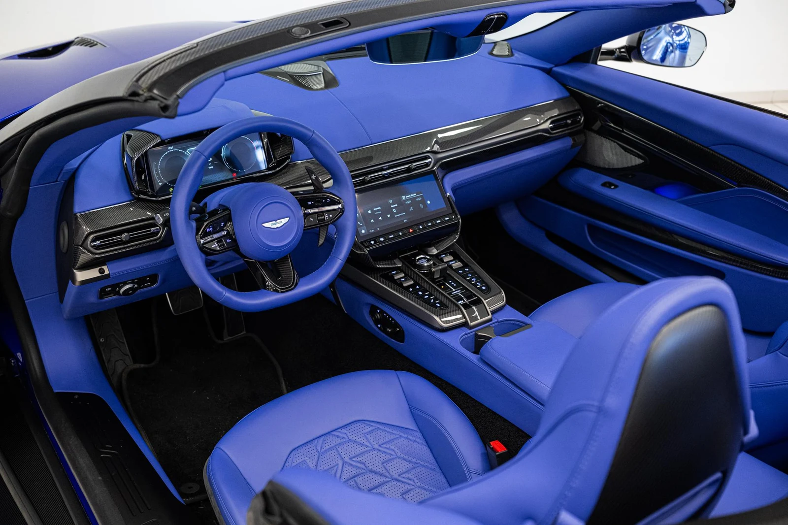 Aston Martin Vanquish Volante, 4/10