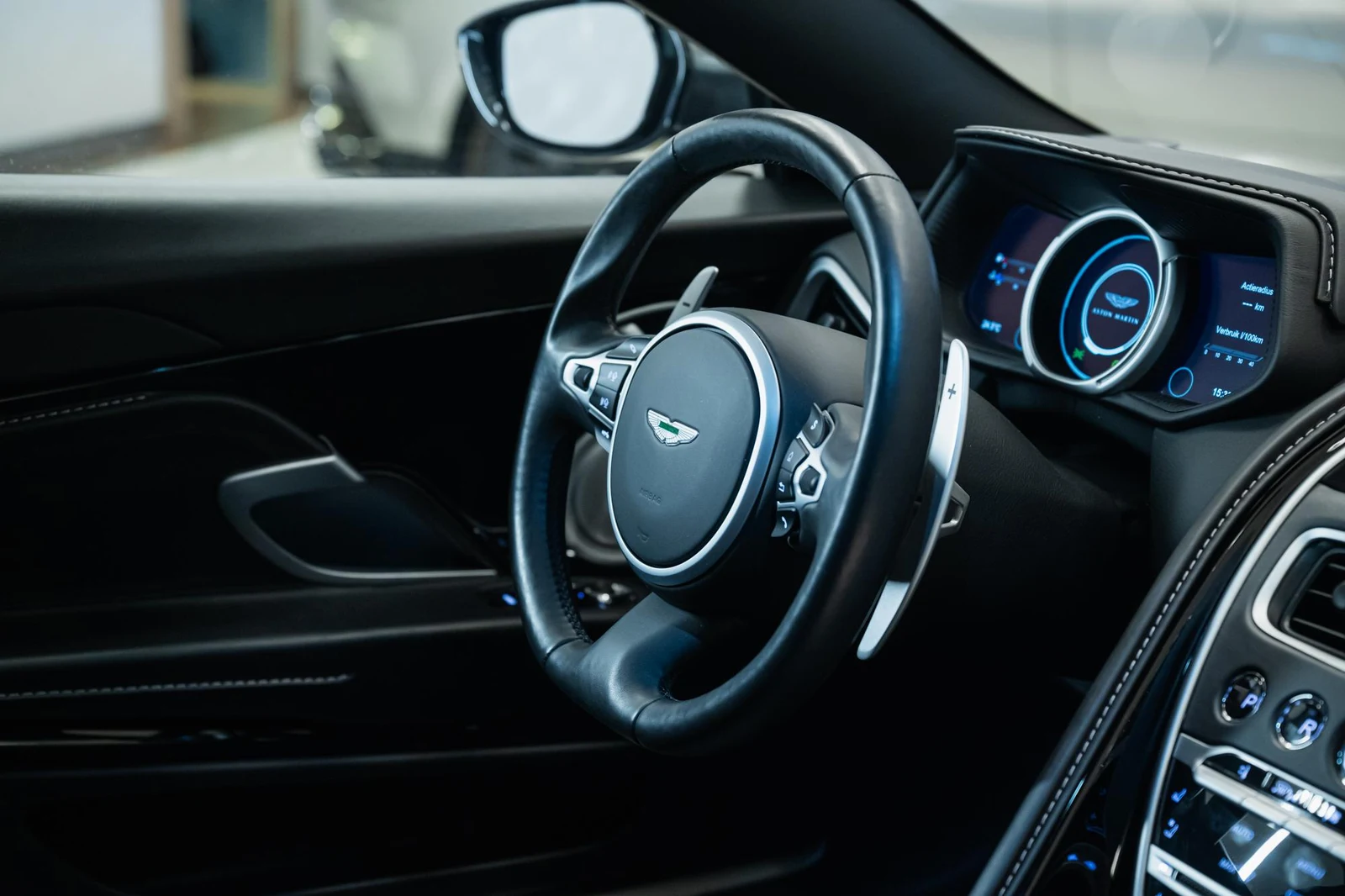 Aston Martin DB11 AMR, 8/10