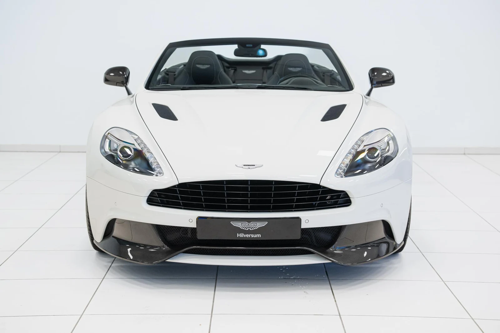 Aston Martin Vanquish Volante, 2/10