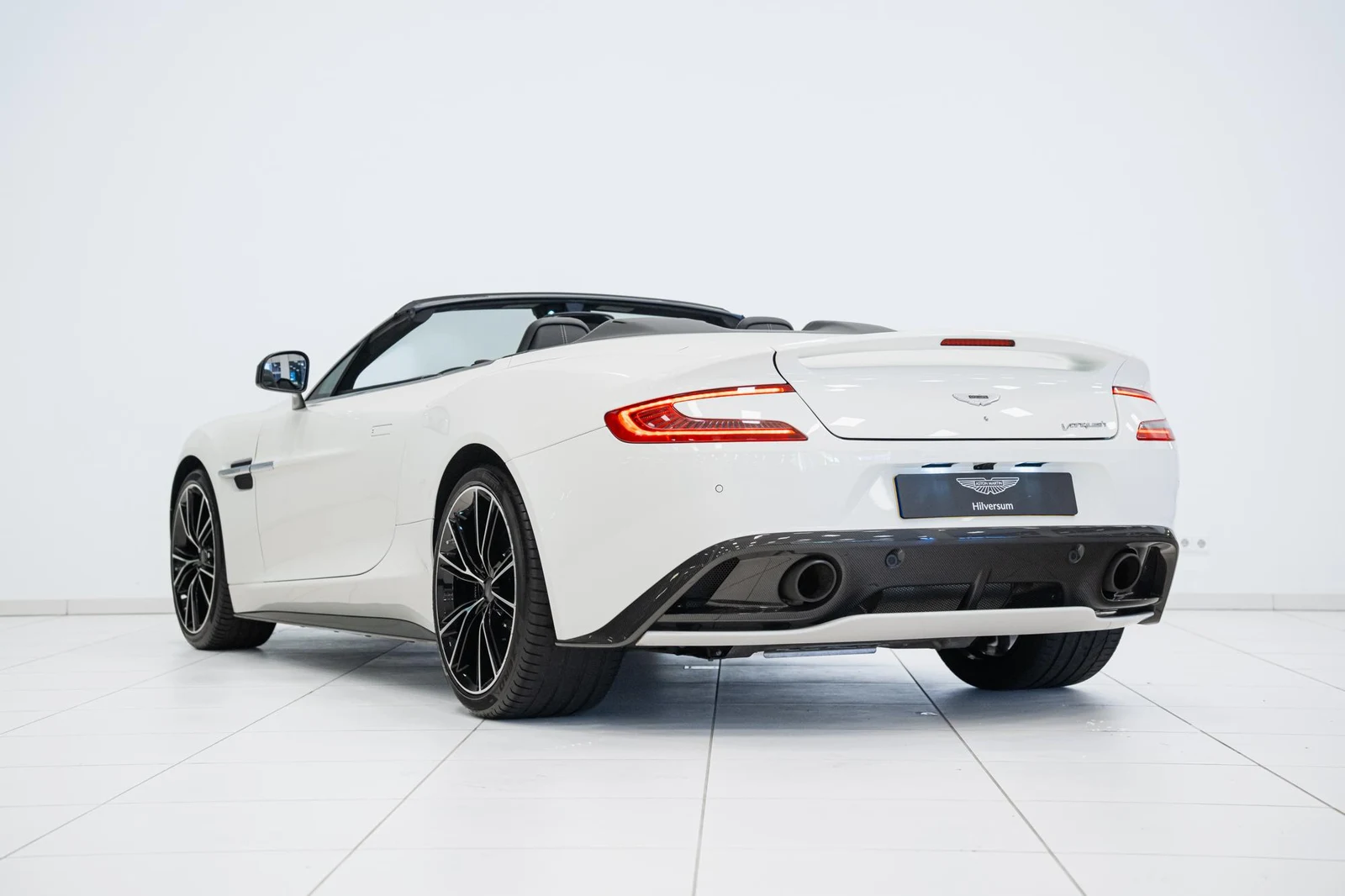Aston Martin Vanquish Volante, 3/10