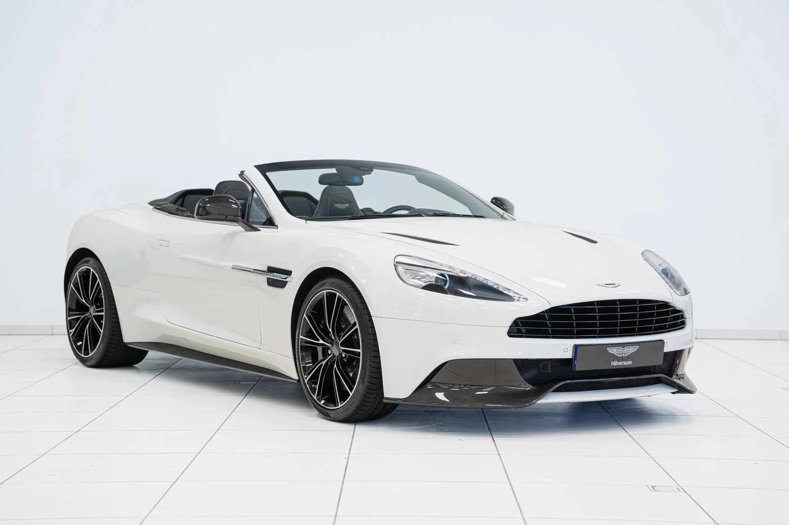 Aston Martin Vanquish Volante, 4/10