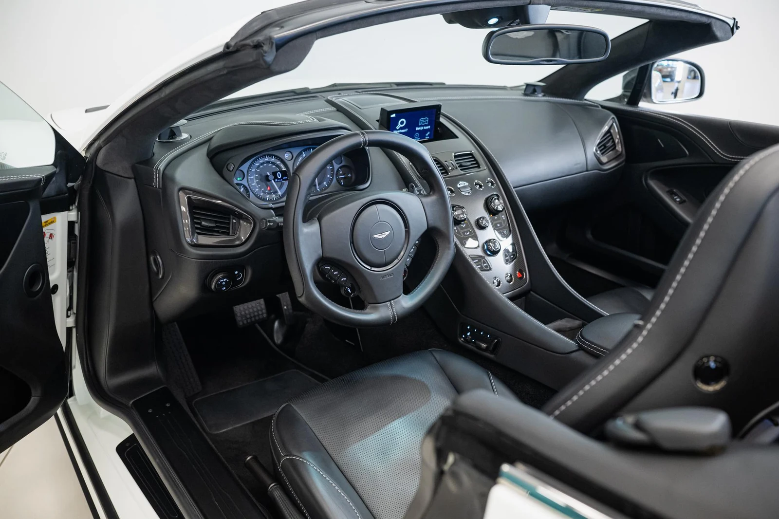 Aston Martin Vanquish Volante, 5/10