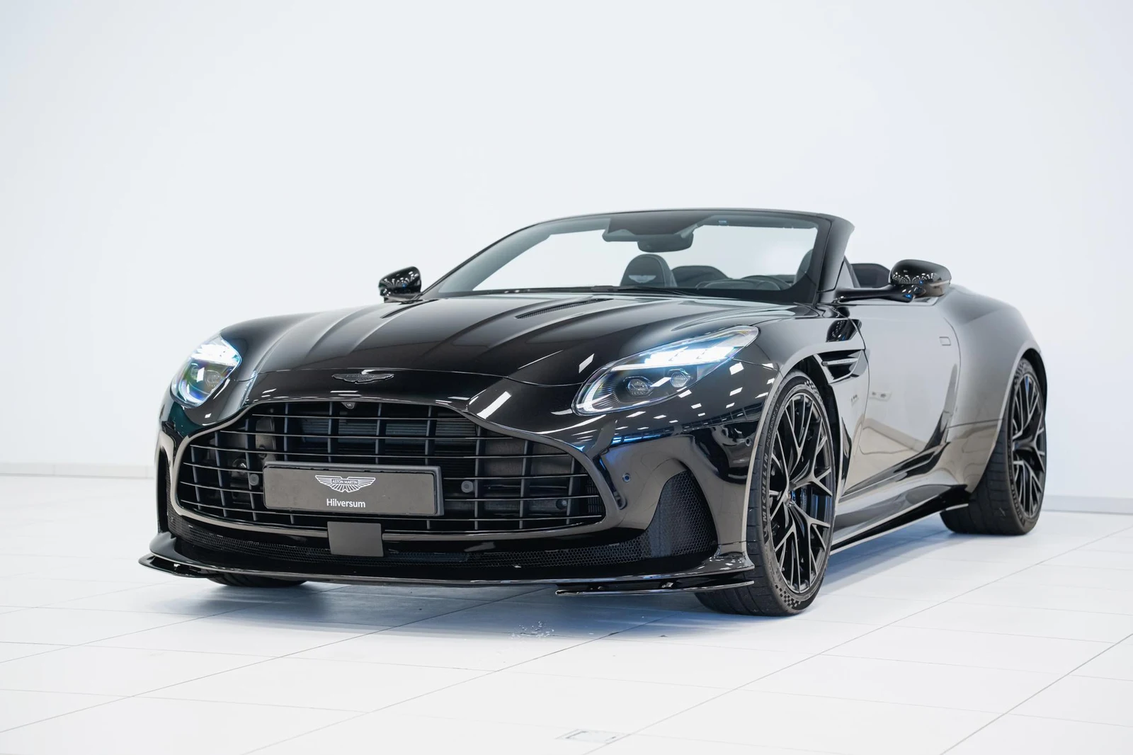 Aston Martin DB12 Volante, 6/10