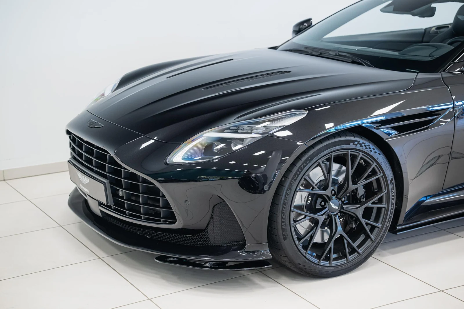 Aston Martin DB12 Volante, 8/10