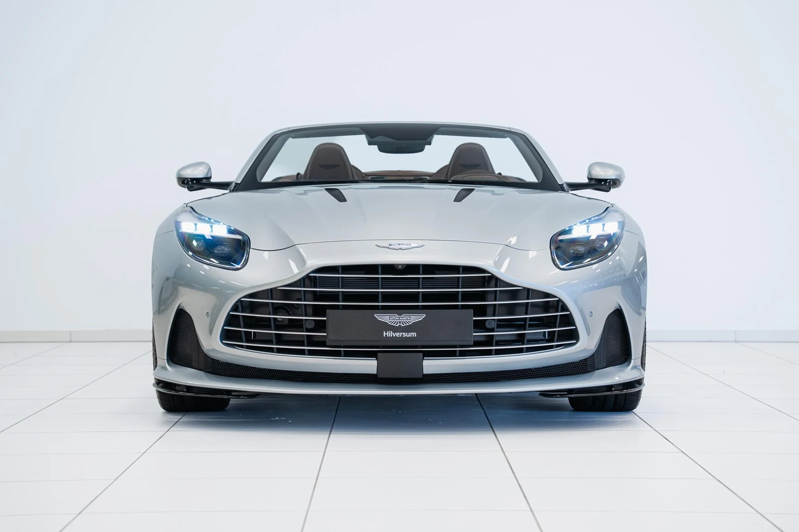 Aston Martin DB12 Volante, 2/10