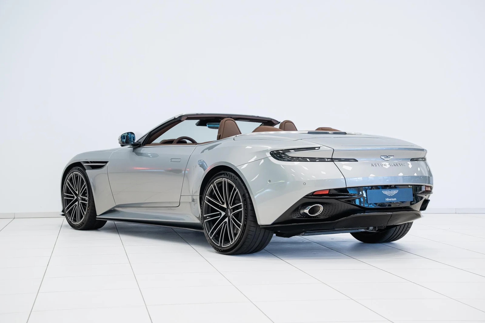 Aston Martin DB12 Volante, 8/10