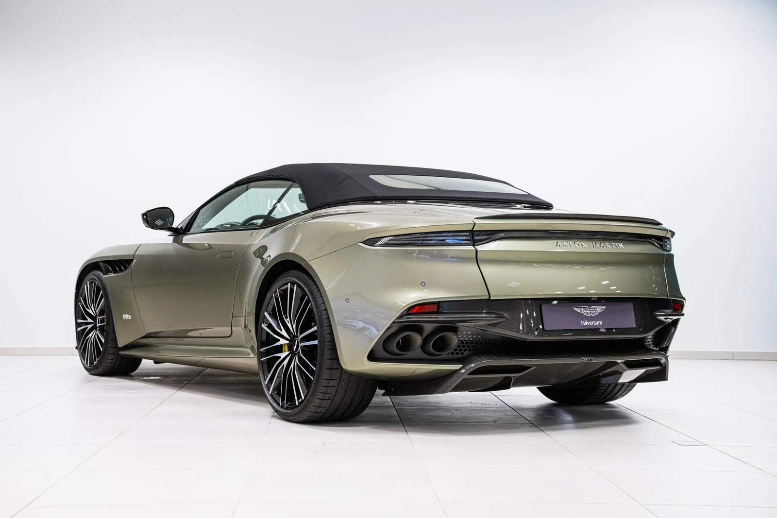 Aston Martin DBS Superleggera Volante, 2/10