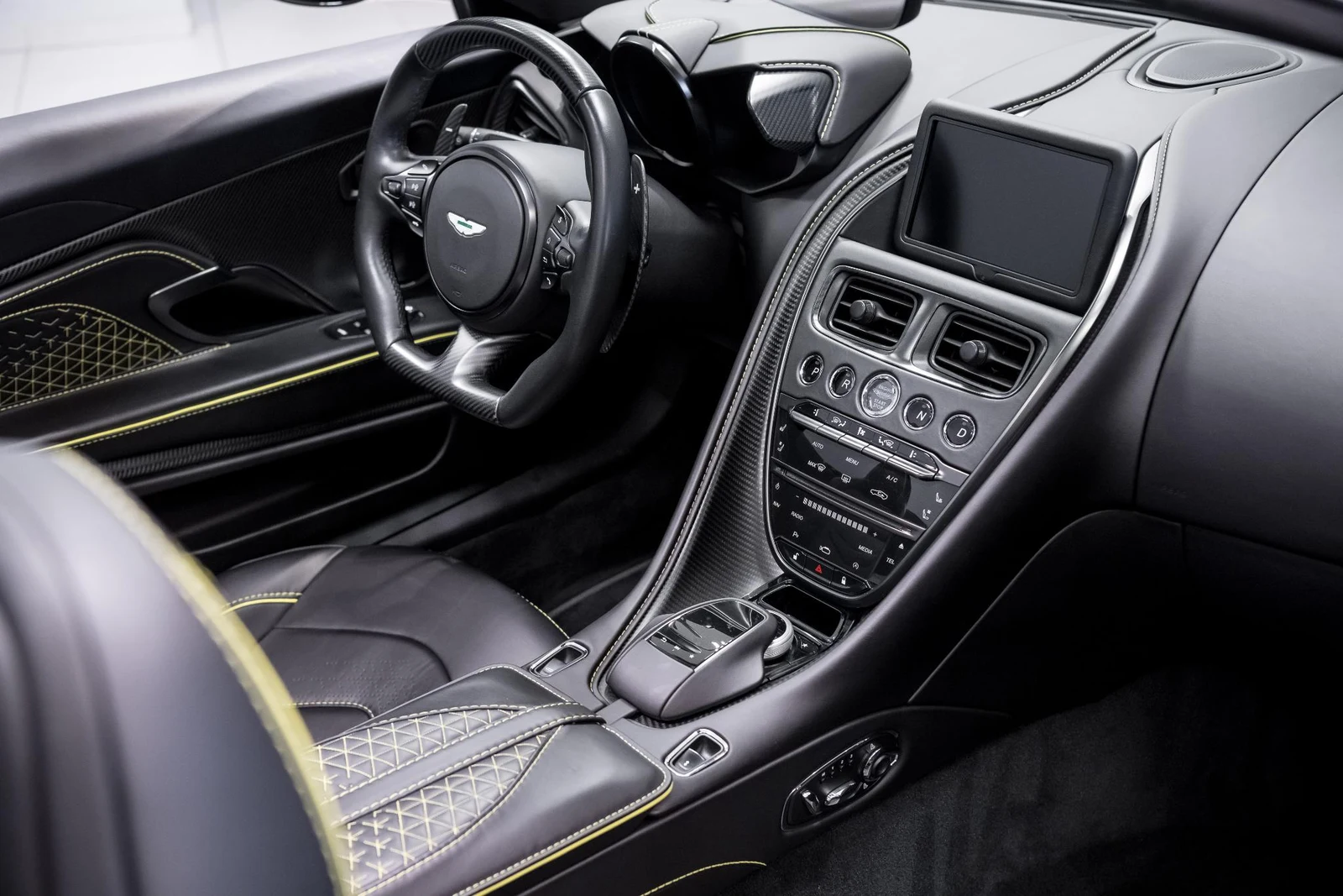 Aston Martin DBS Superleggera Volante, 3/10