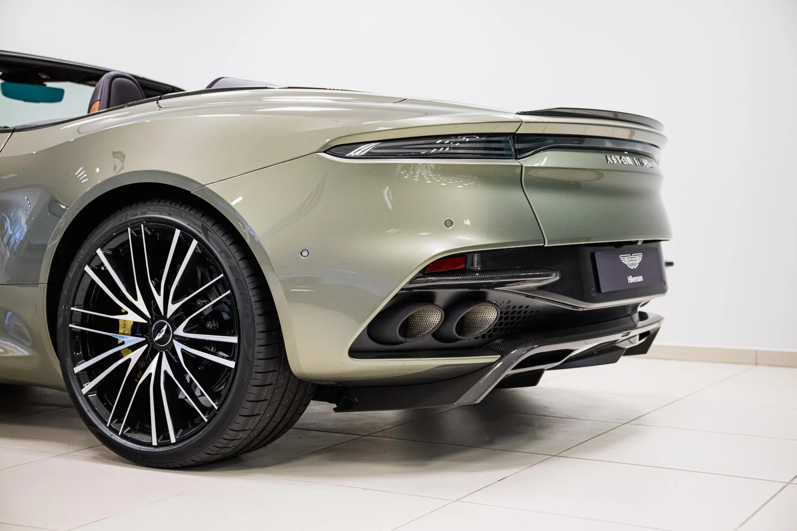 Aston Martin DBS Superleggera Volante, 8/10