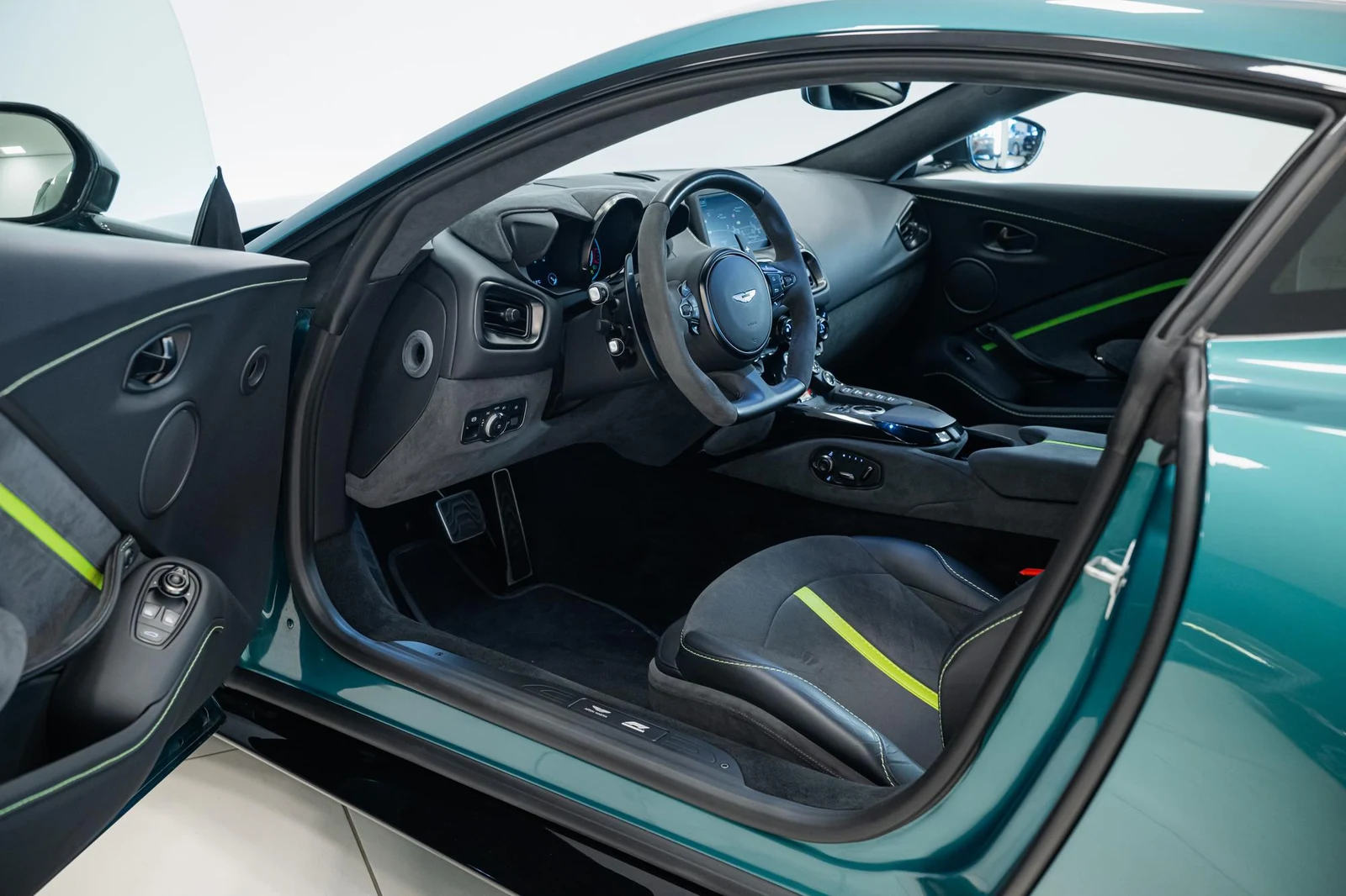 Aston Martin Vantage F1 Edition, 2/10