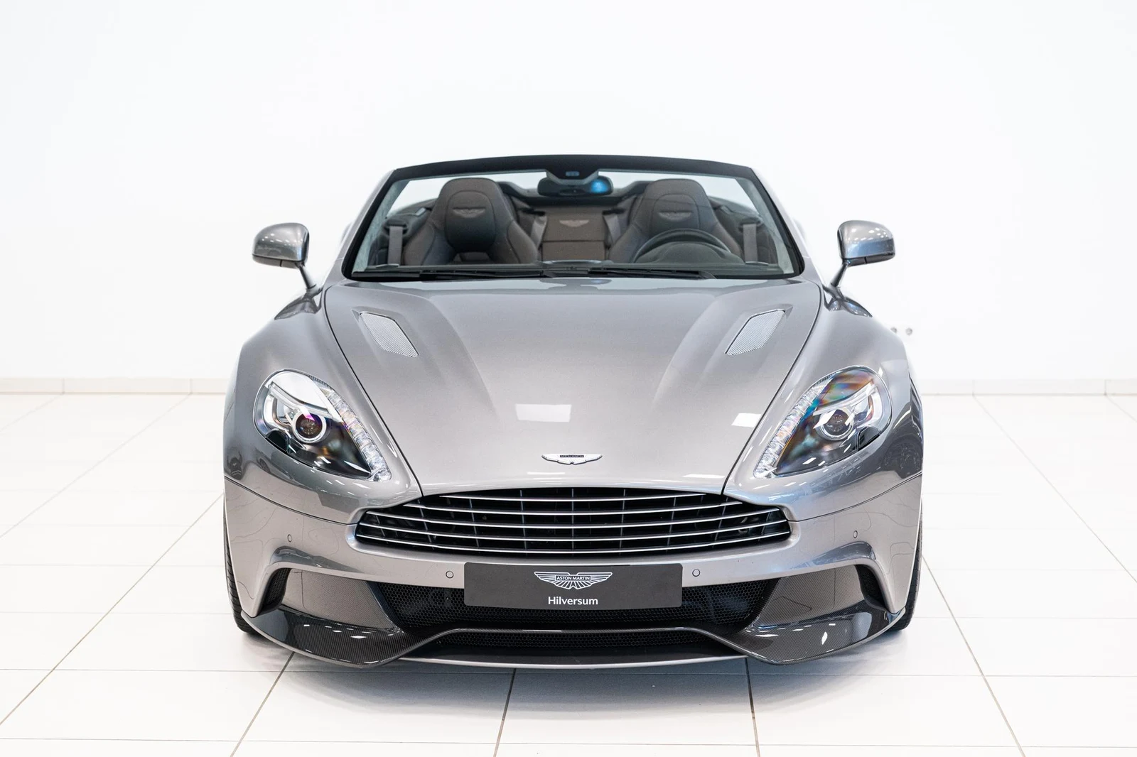 Aston Martin Vanquish Volante, 2/10