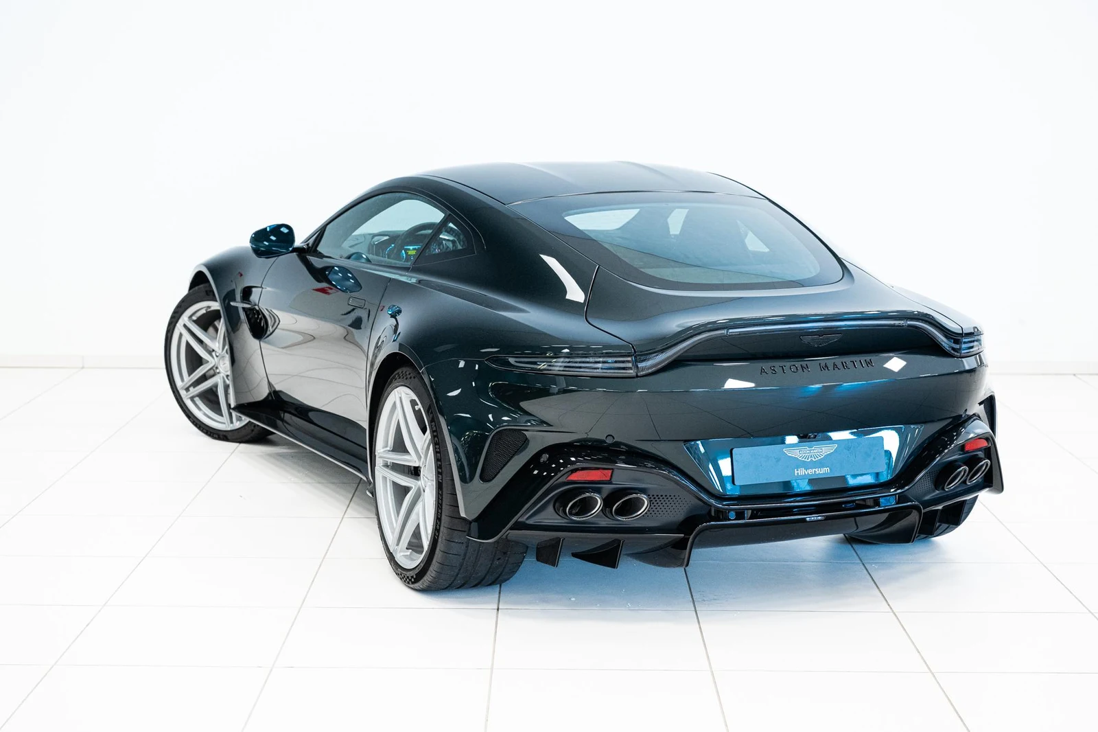 Aston Martin Vantage, 3/10