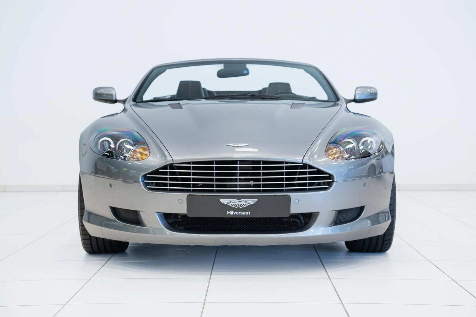 Aston Martin DB9 Volante, 2/10