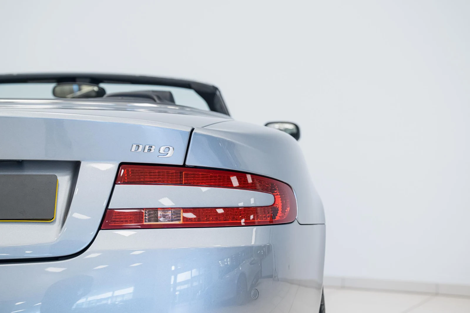 Aston Martin DB9 Volante, 7/10