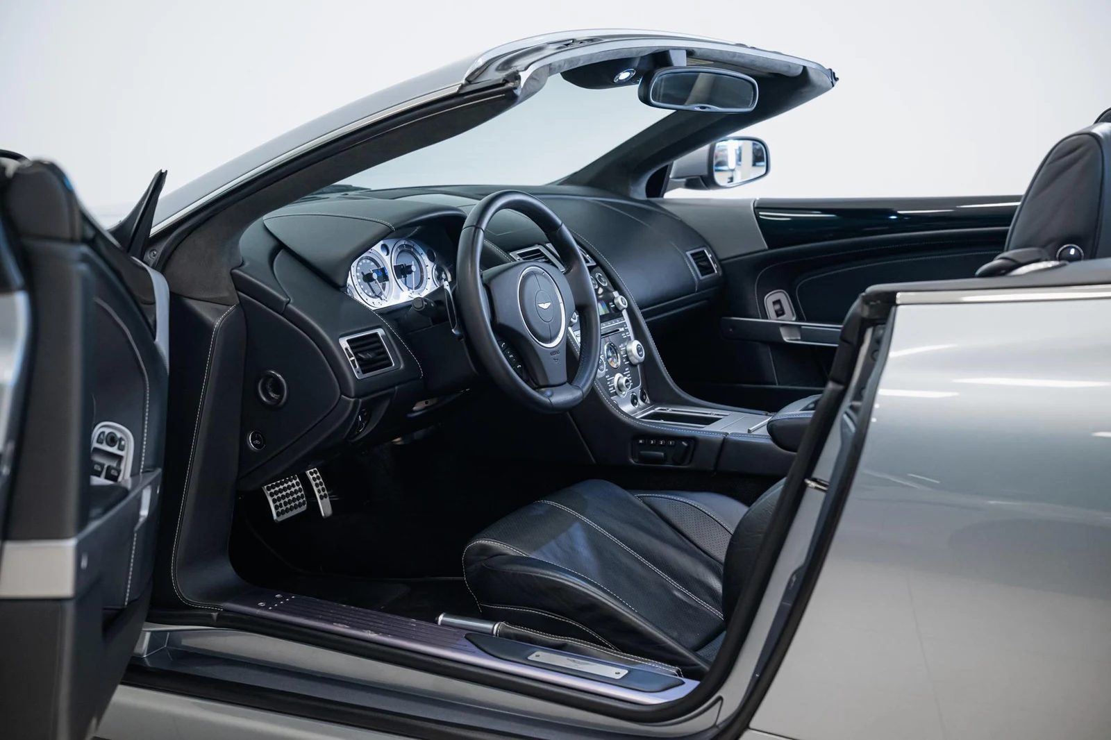 Aston Martin DB9 Volante, 8/10
