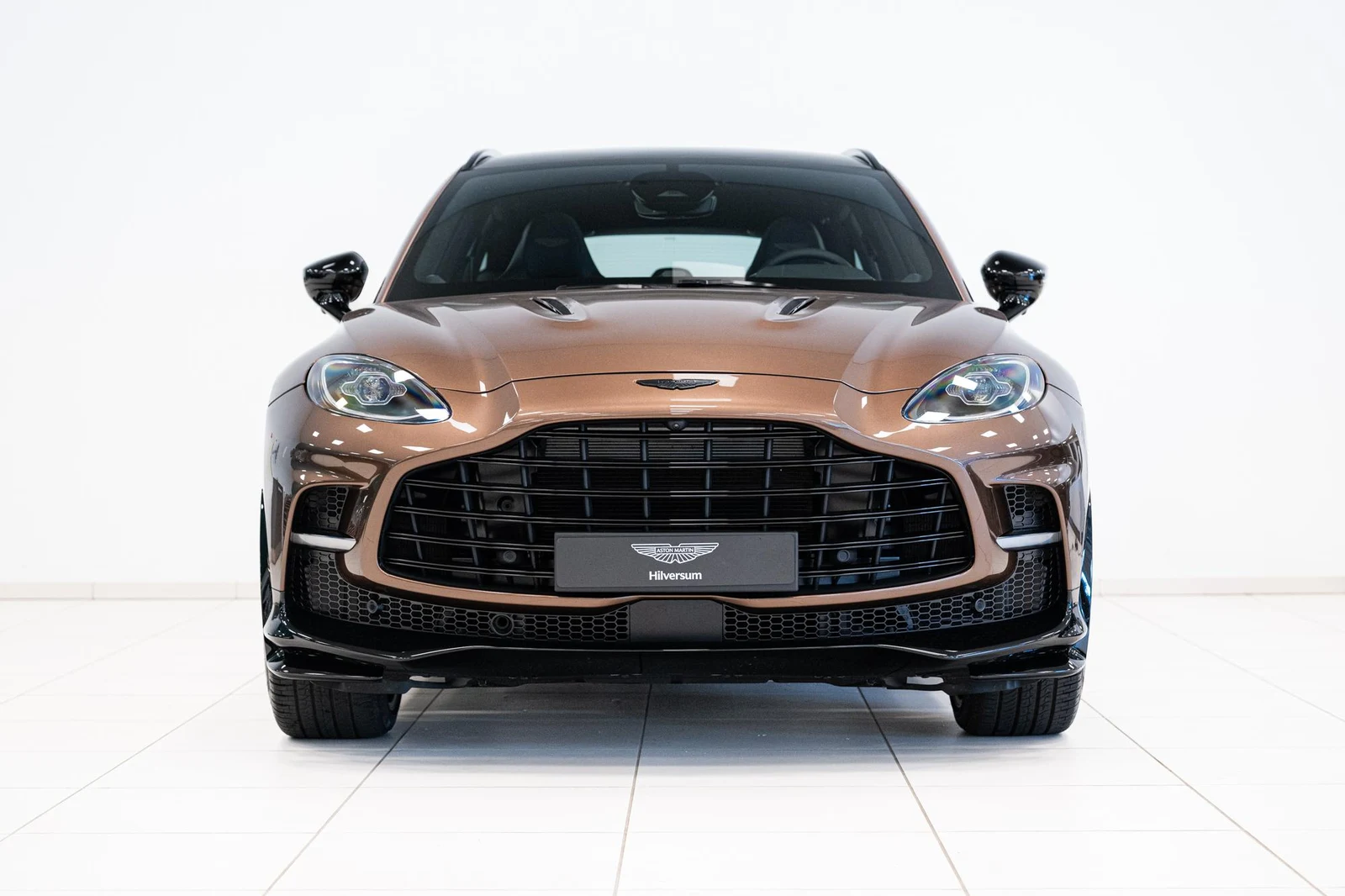 Aston Martin DBX 707, 2/10