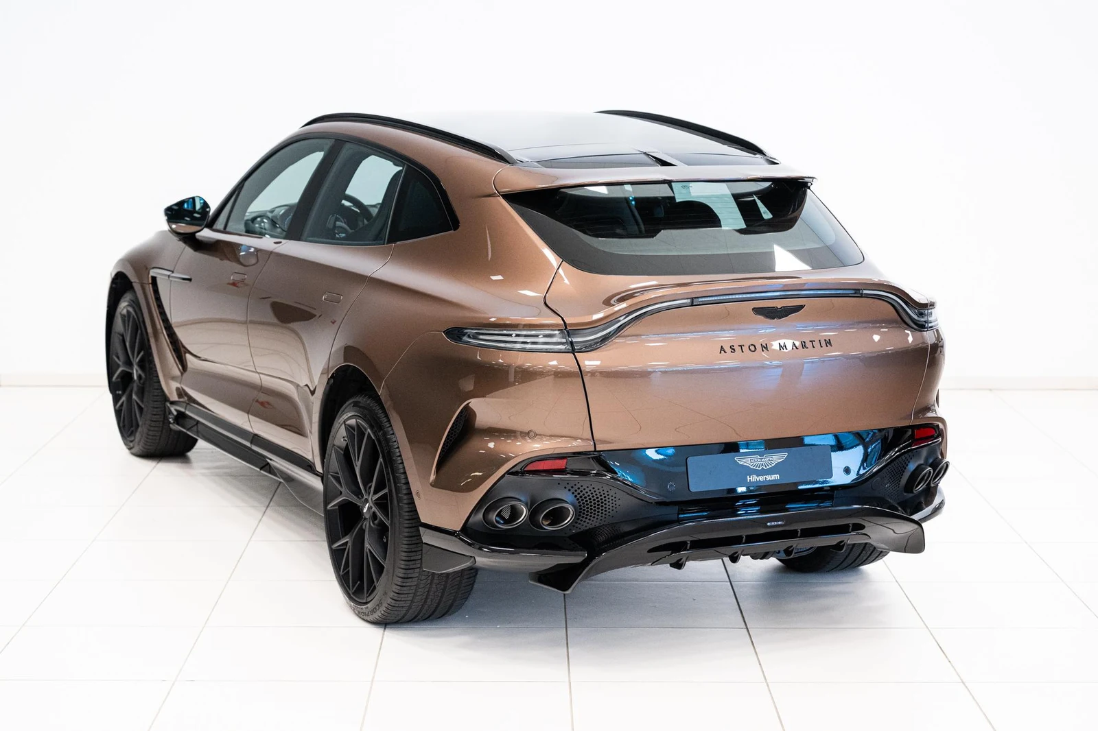 Aston Martin DBX 707, 3/10