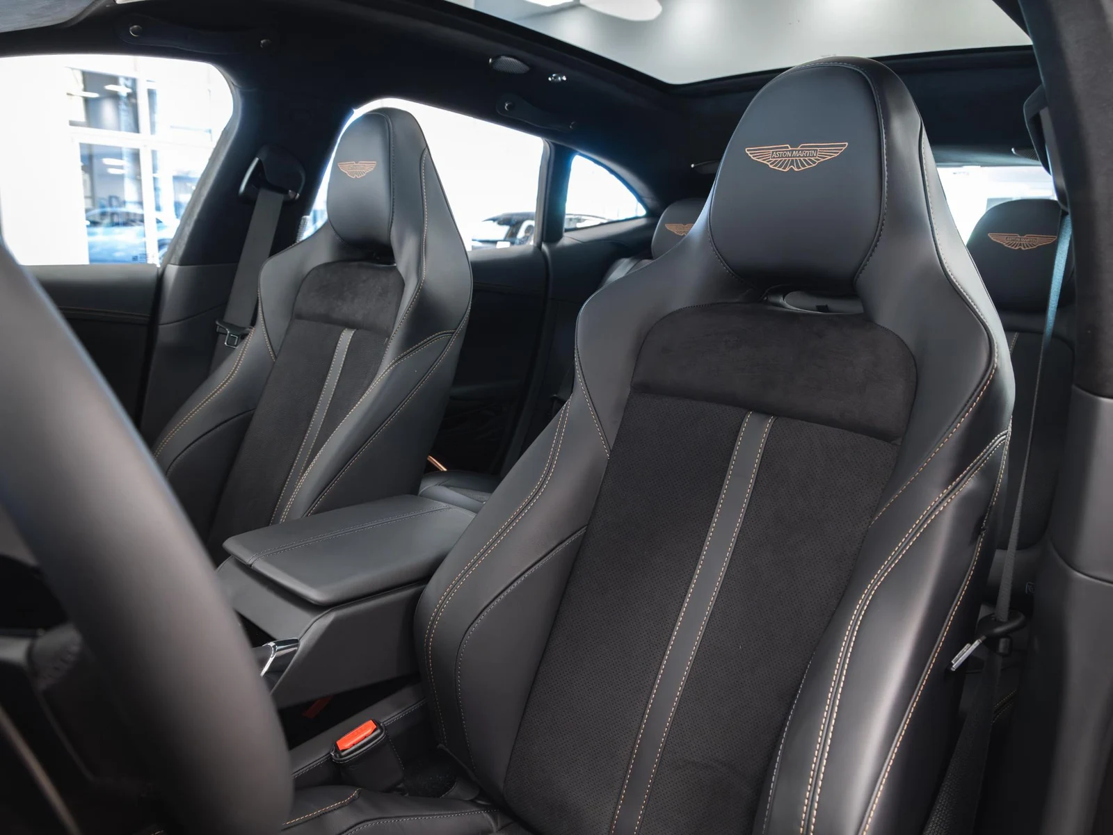 Aston Martin DBX 707, 5/10