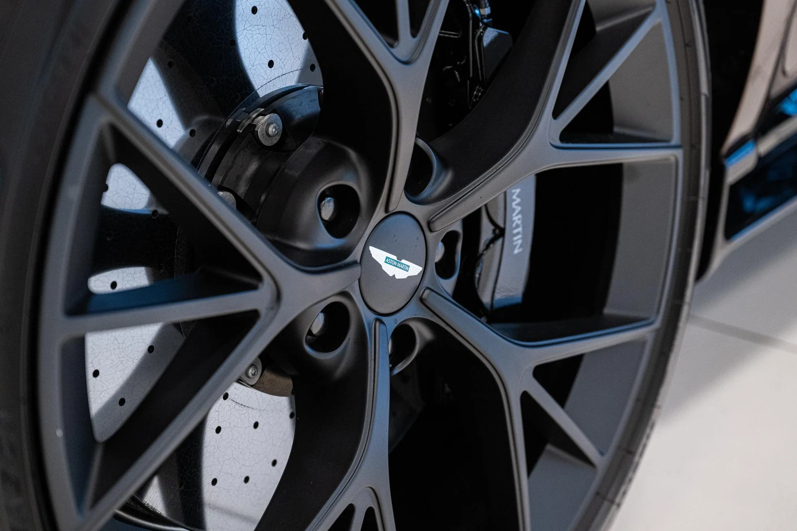 Aston Martin DBX 707, 7/10