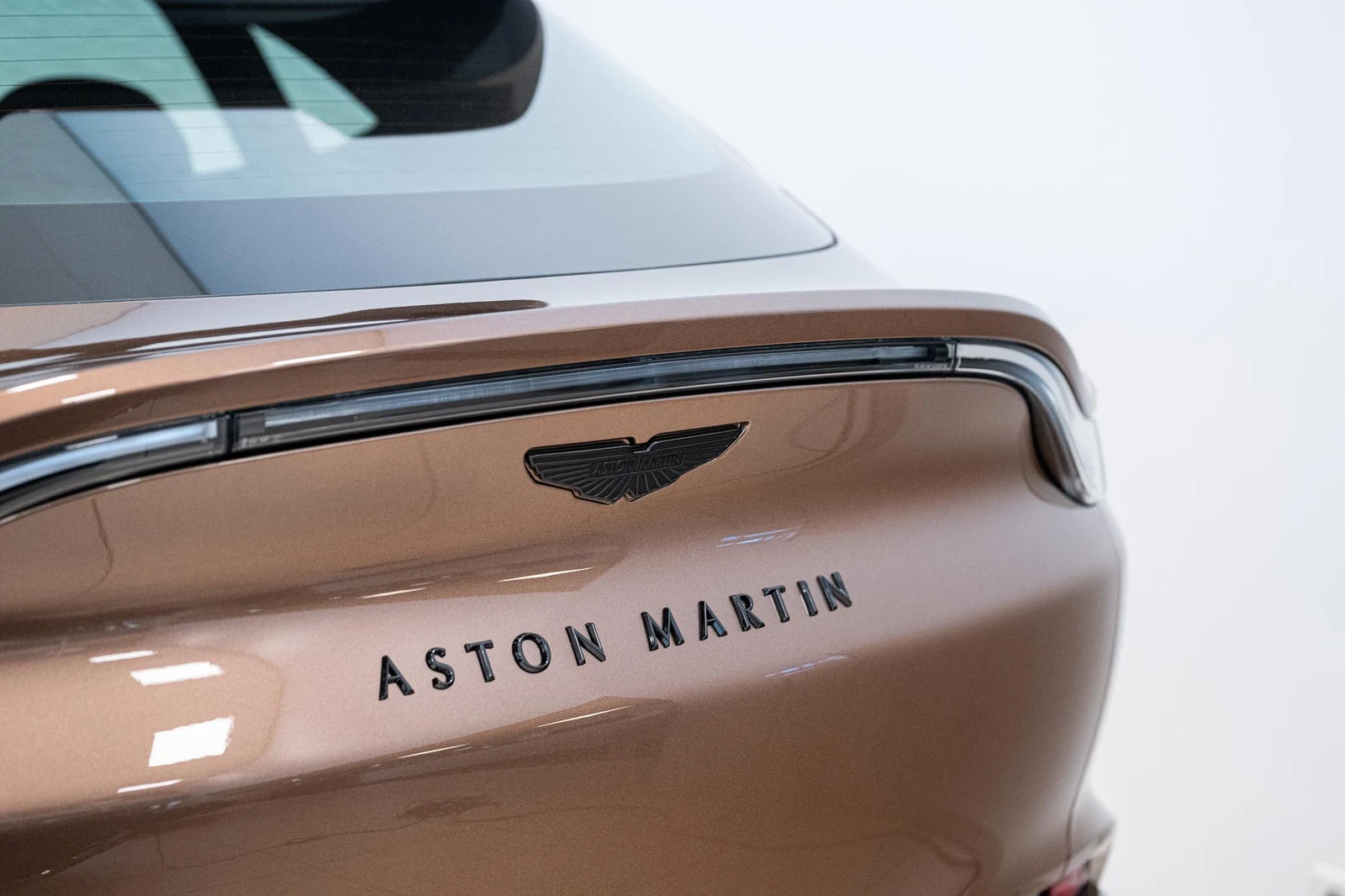 Aston Martin DBX 707, 9/10
