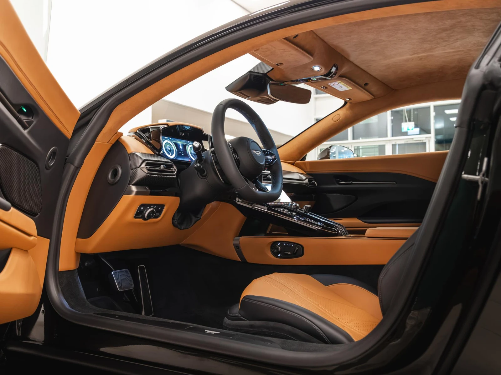 Aston Martin Vantage, 3/10