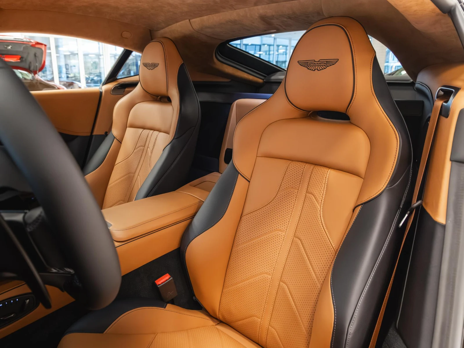 Aston Martin Vantage, 4/10
