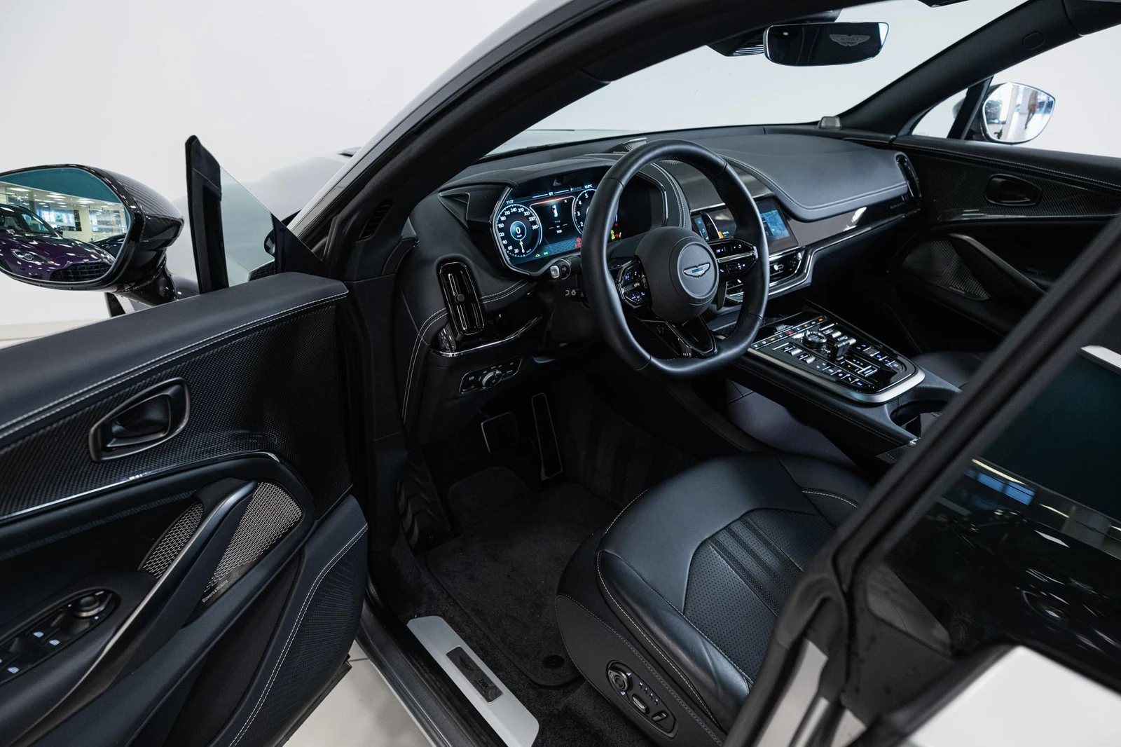 Aston Martin DBX 707, 4/10