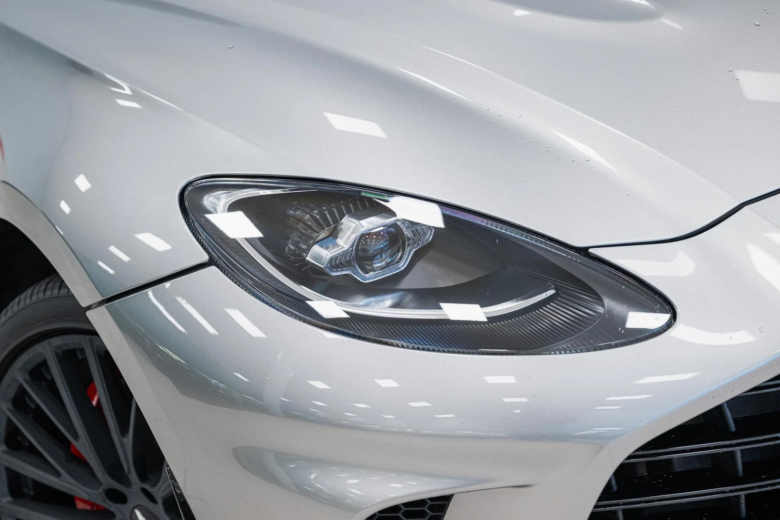 Aston Martin DBX 707, 6/10