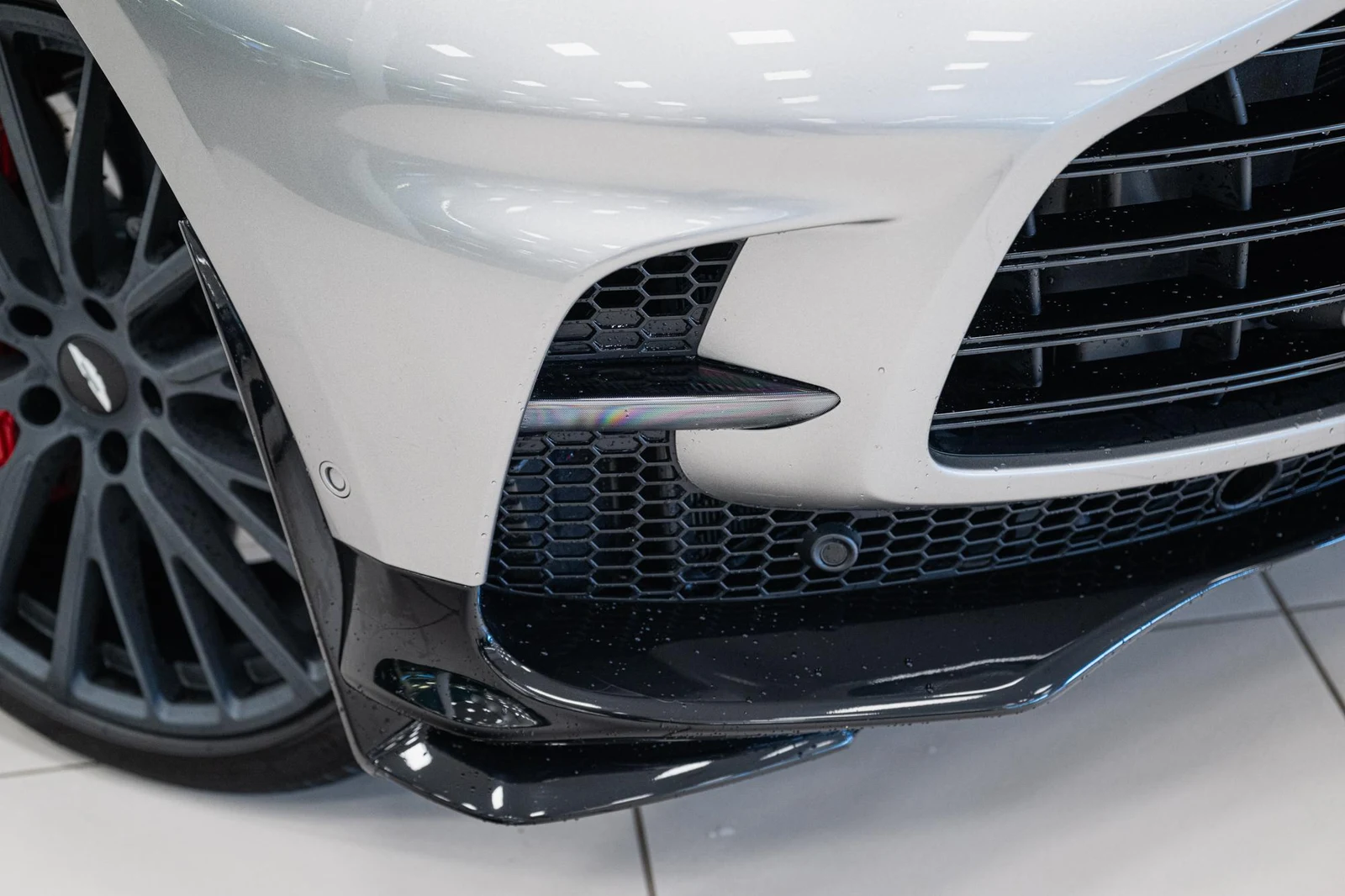 Aston Martin DBX 707, 7/10
