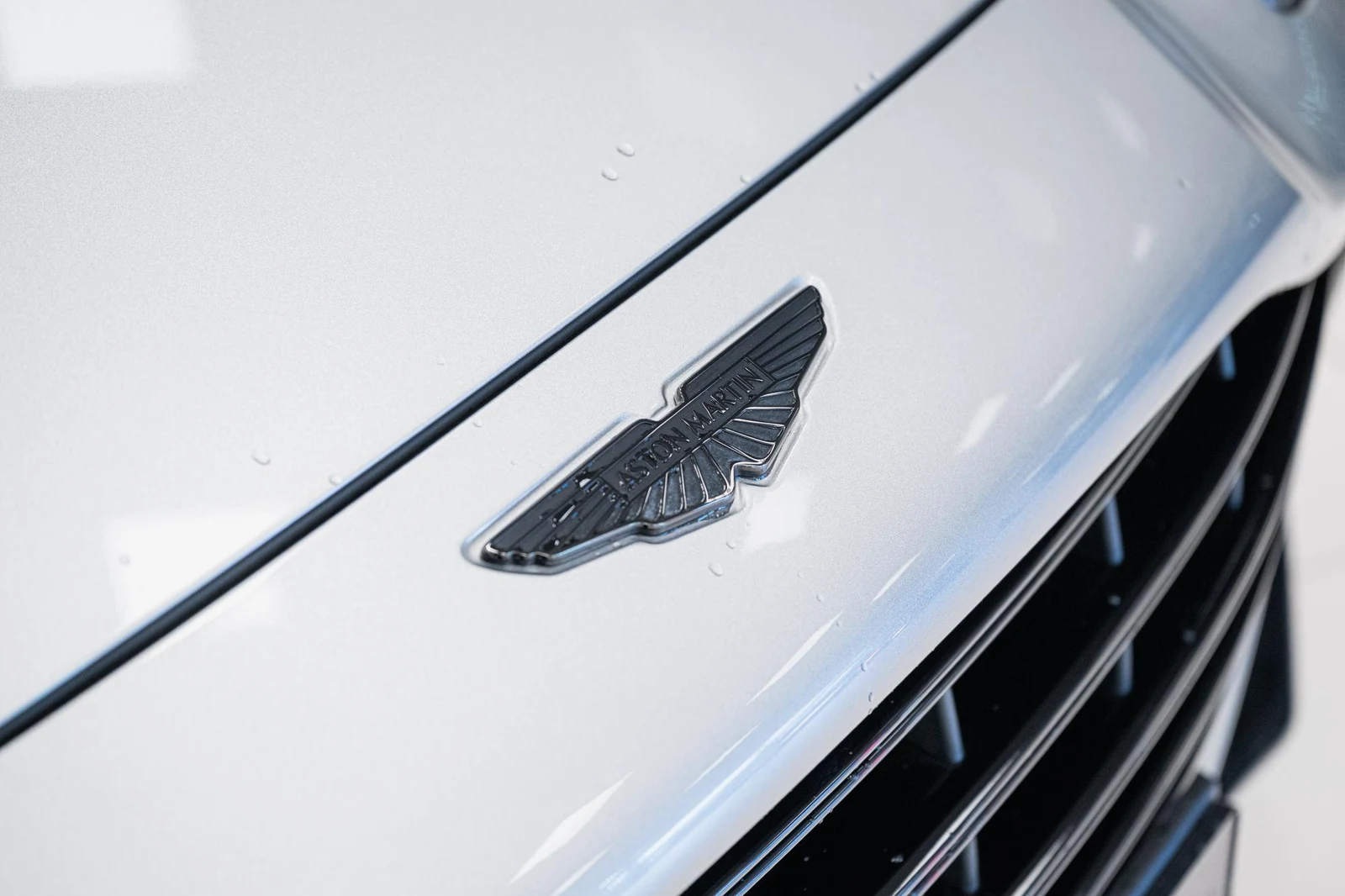 Aston Martin DBX 707, 8/10