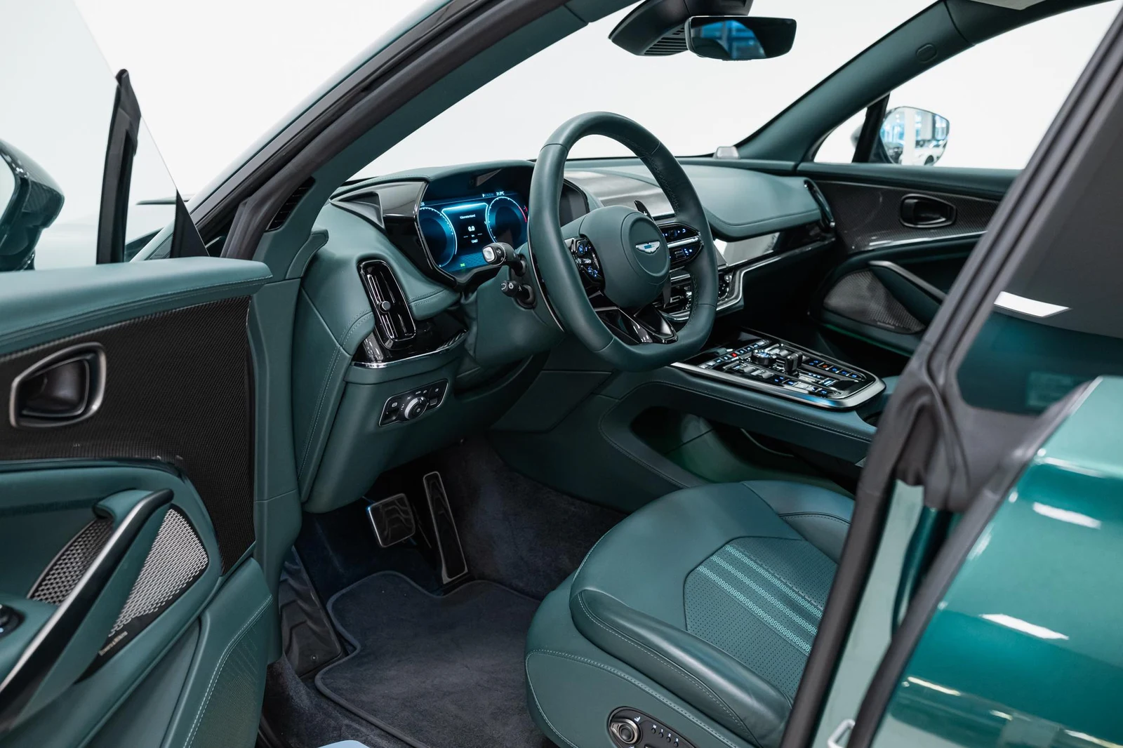 Aston Martin DBX 707, 4/10