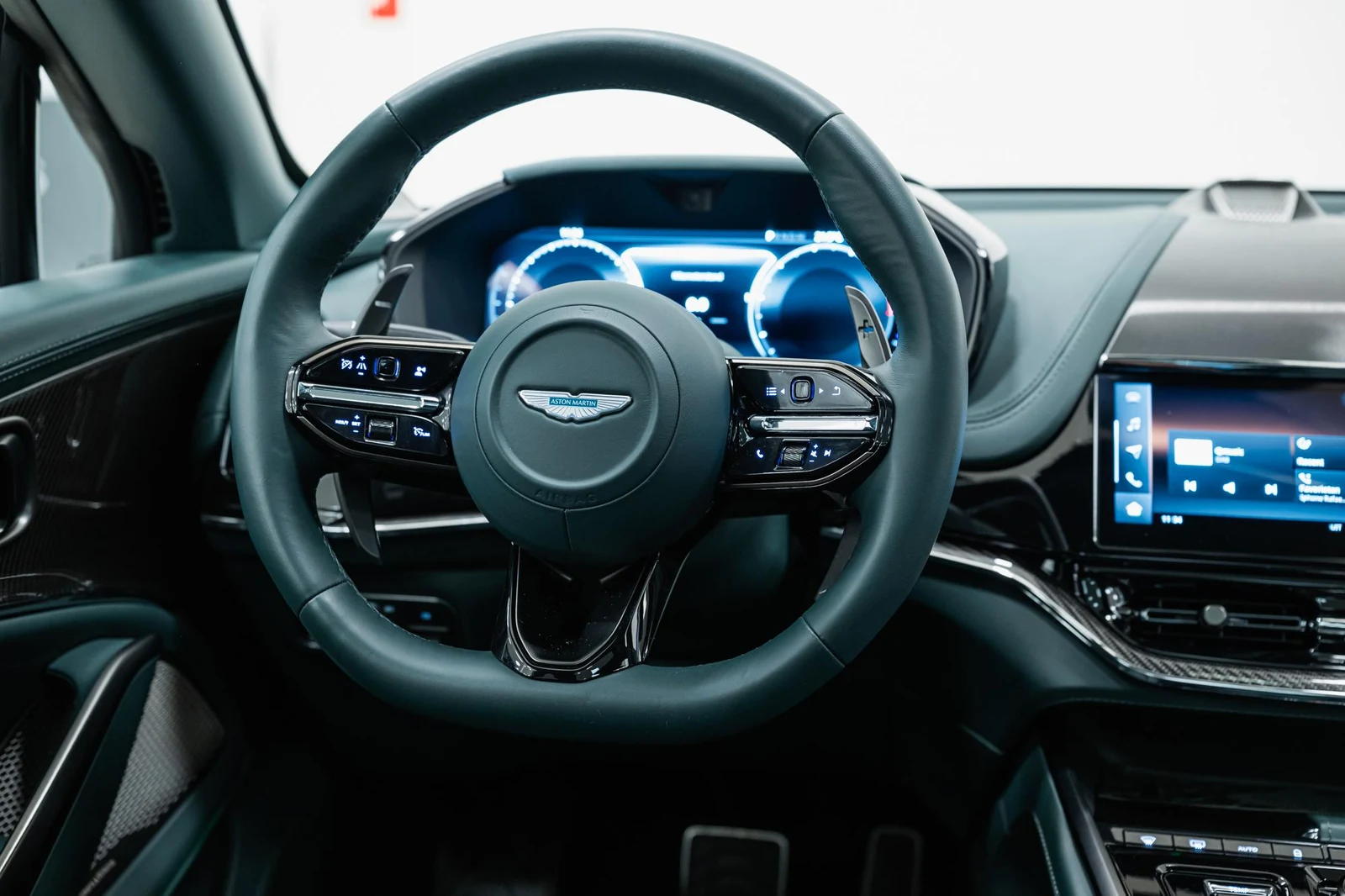 Aston Martin DBX 707, 6/10
